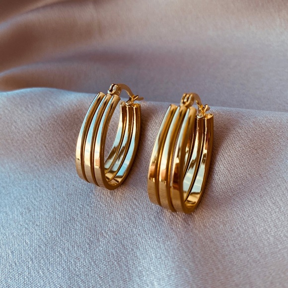 NEW💎18K Gold Plated Hoop Earrings*Huggie Earrings* - Picture 5 of 8